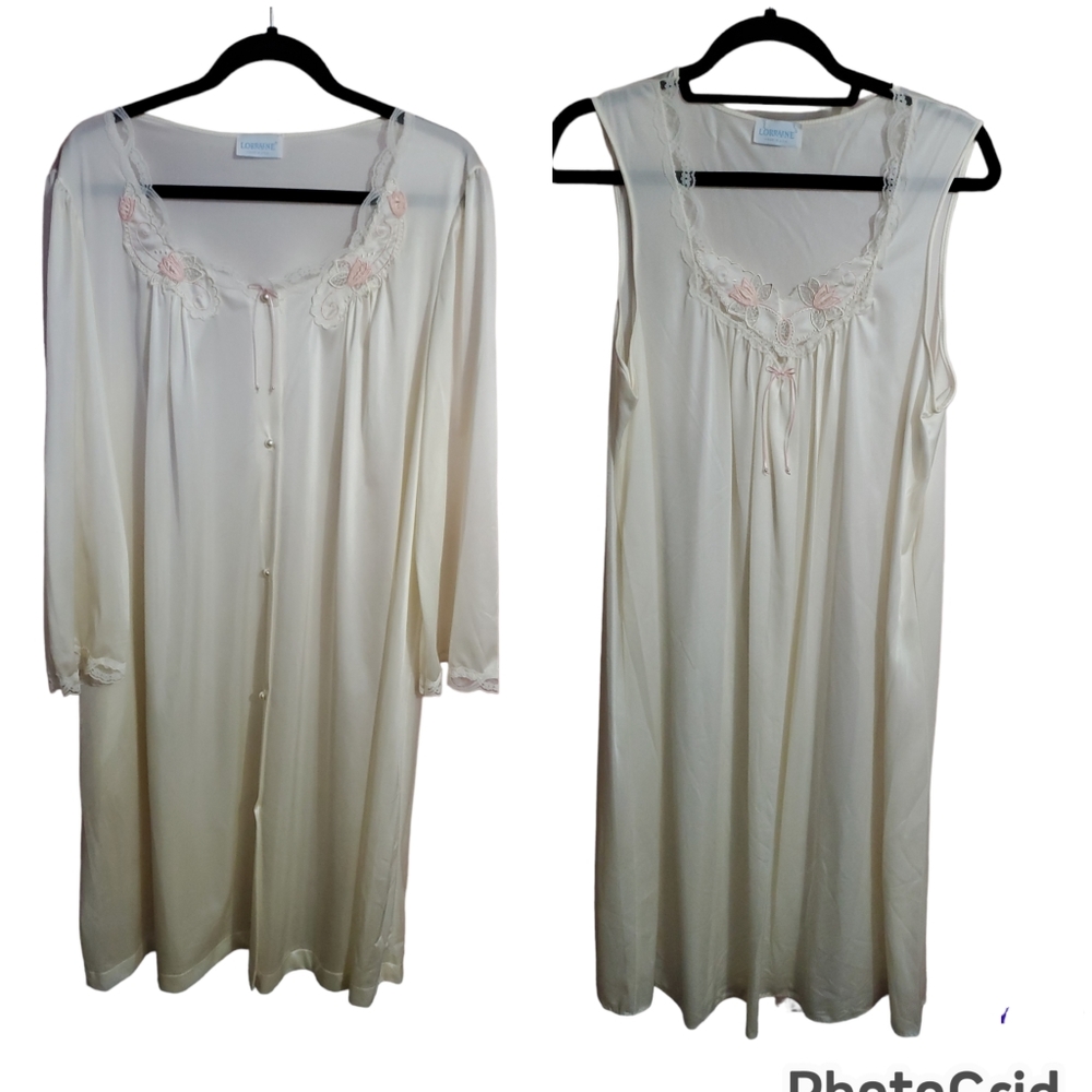 Lorraine nightgown and robe ivory with lace and pink detail size Large